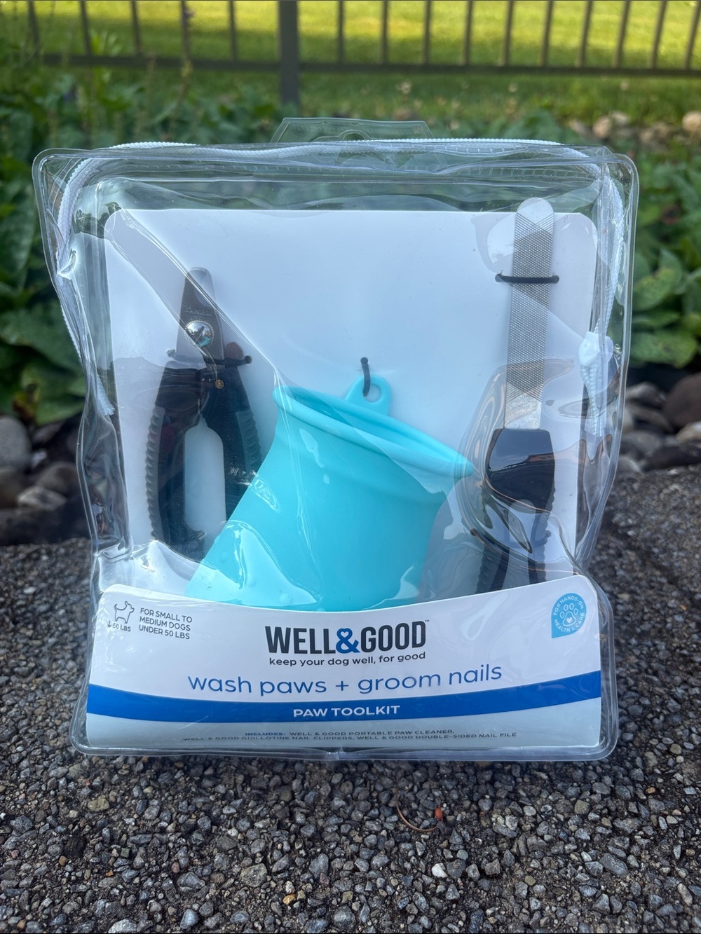 NWT Well & Good Pet On-The-Go Paw Cleaner Tool Kit for Small to Medium Dogs